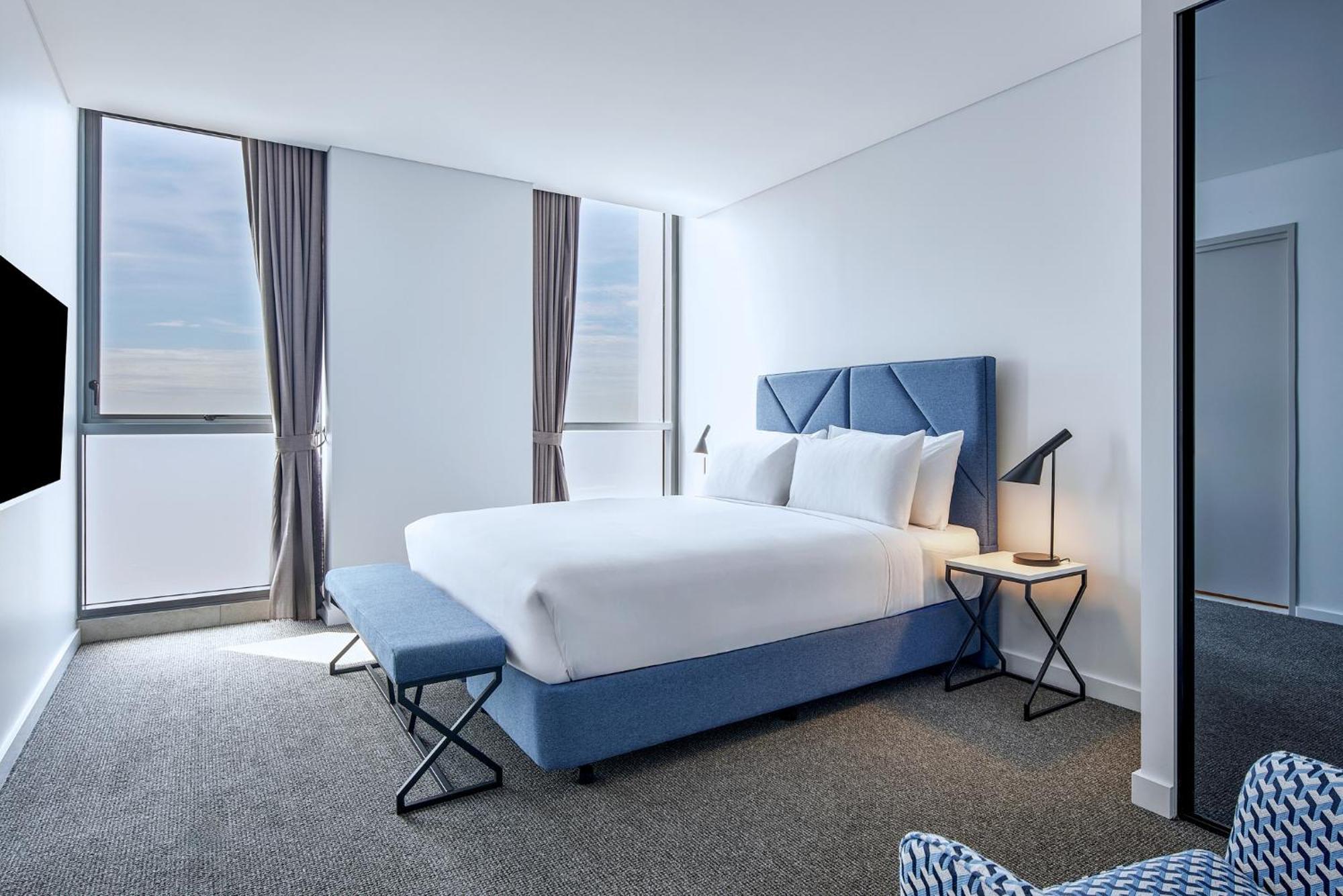 Meriton Suites Liverpool Exterior foto A bedroom at the hotel