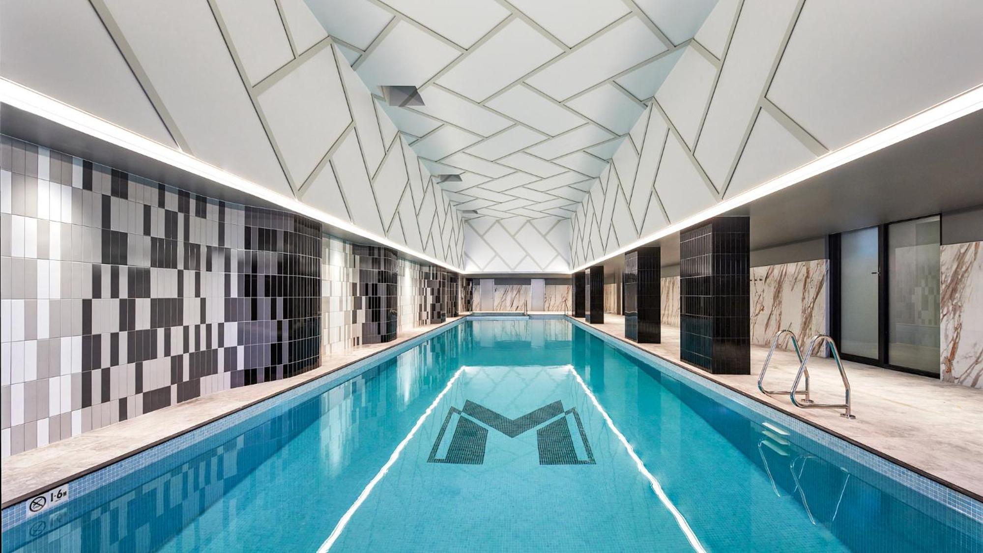 Meriton Suites Liverpool Exterior foto The pool at M on Mary